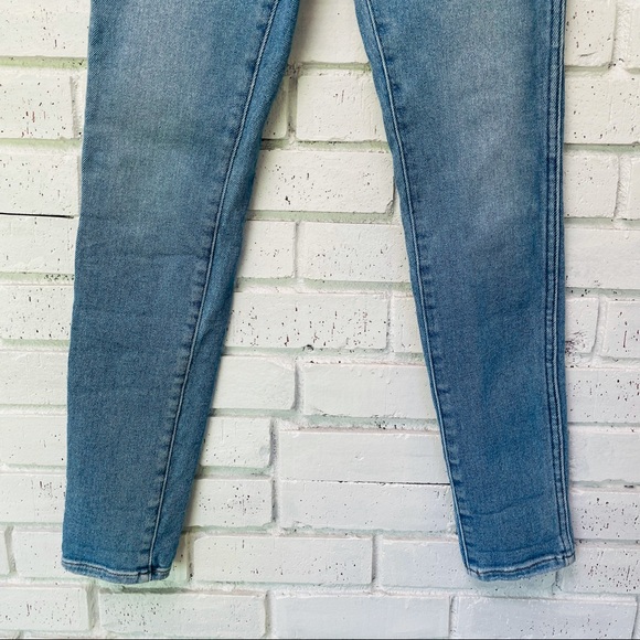 Madewell 10" High-Rise Skinny Jeans in Hamden Wash - Picture 9 of 13